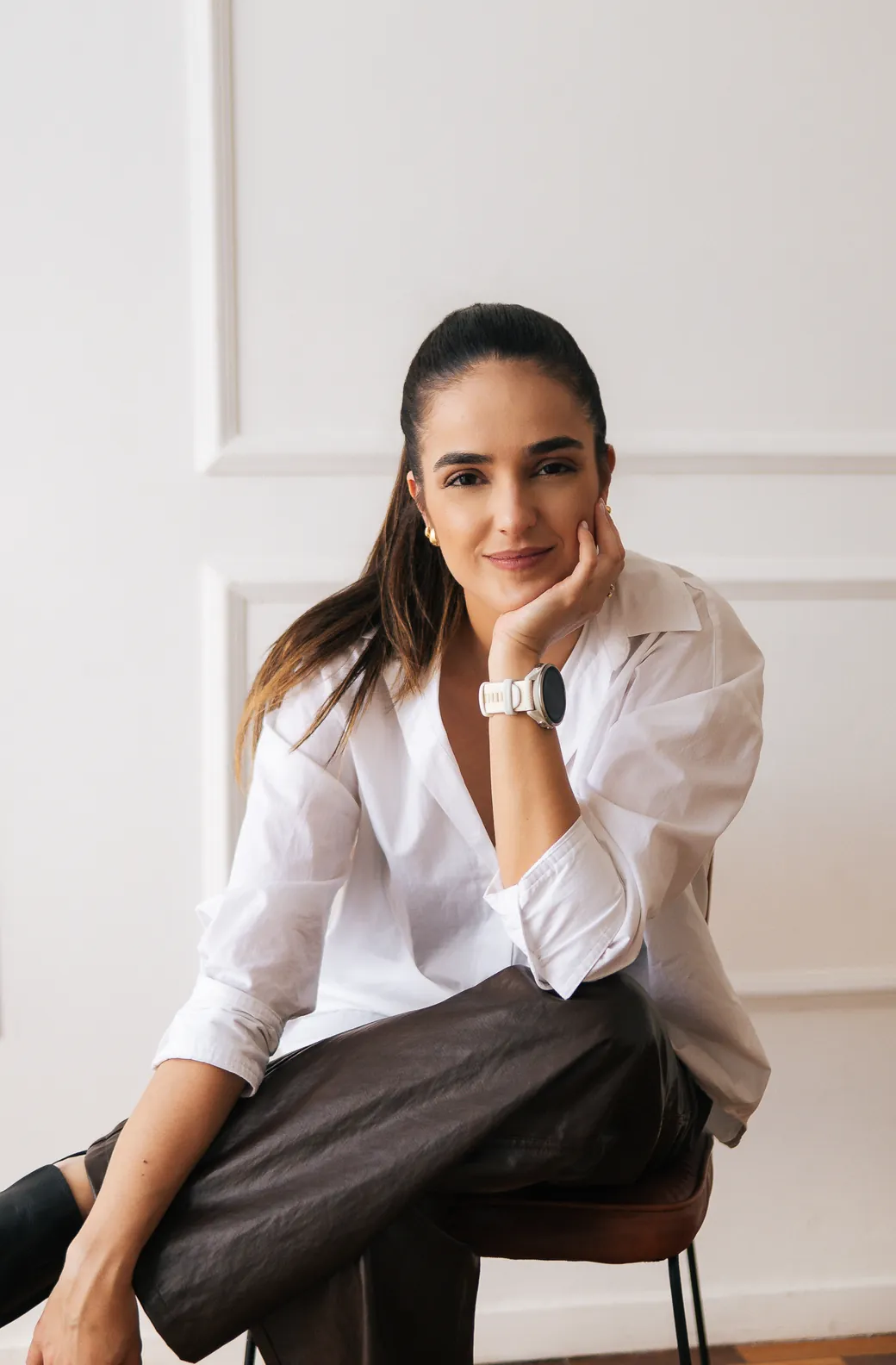 Dra. Ana Bernardes em retrato editorial